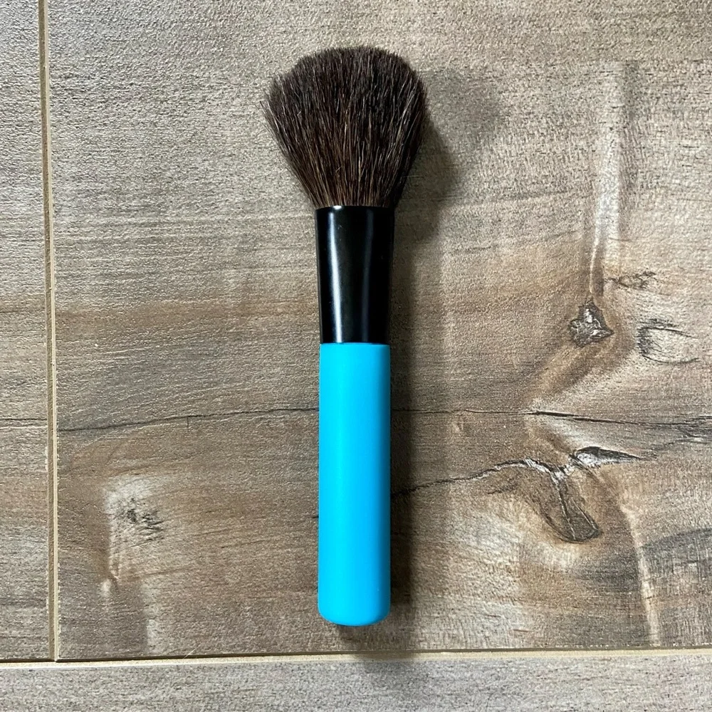 Essential Tools 8 Piece Studio Travel Cosmetic Brush Set in Blue